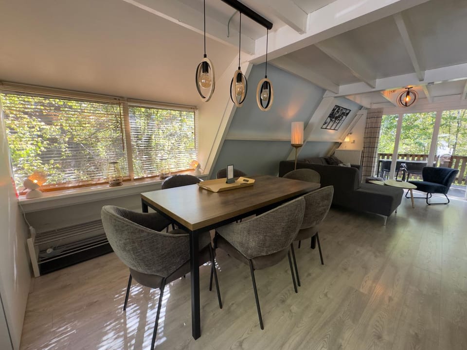 Seating area, Dining area