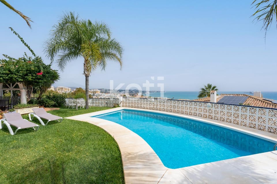 Pool view, Sea view, Swimming pool, sunbed