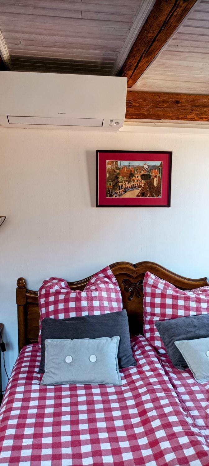 Bedroom, air conditioner