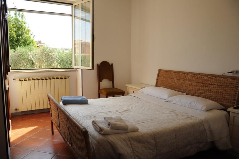 Bed, Photo of the whole room, Bedroom, internet, towels