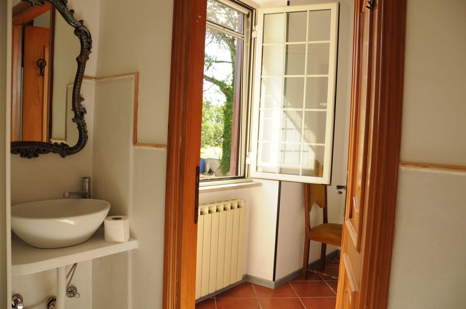 Bathroom, Photo of the whole room, internet