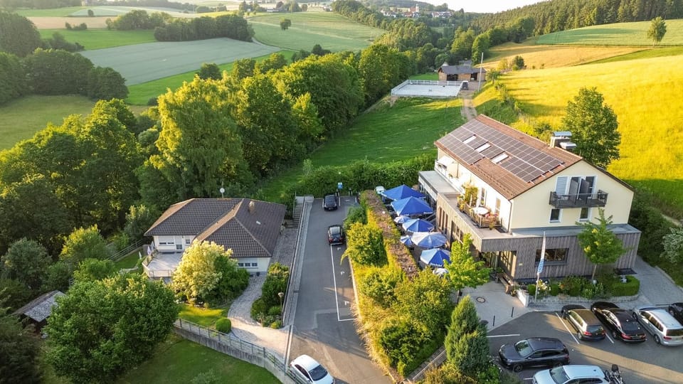 Property building, Restaurant/places to eat