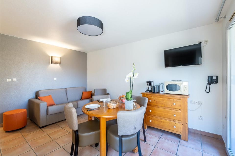 TV and multimedia, Living room, Dining area