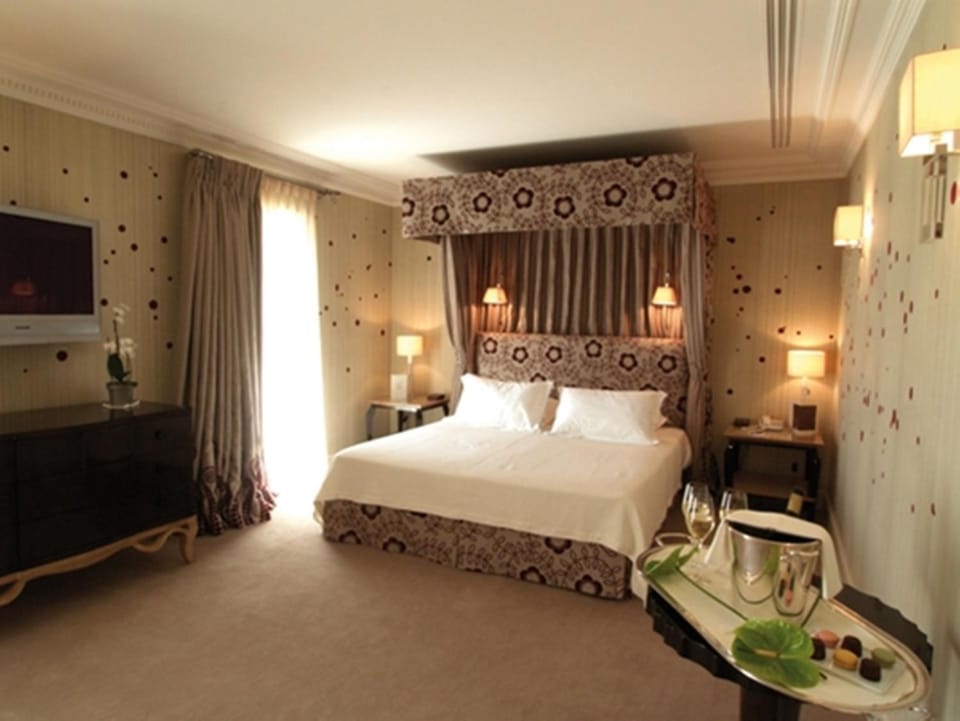 Bed, Photo of the whole room