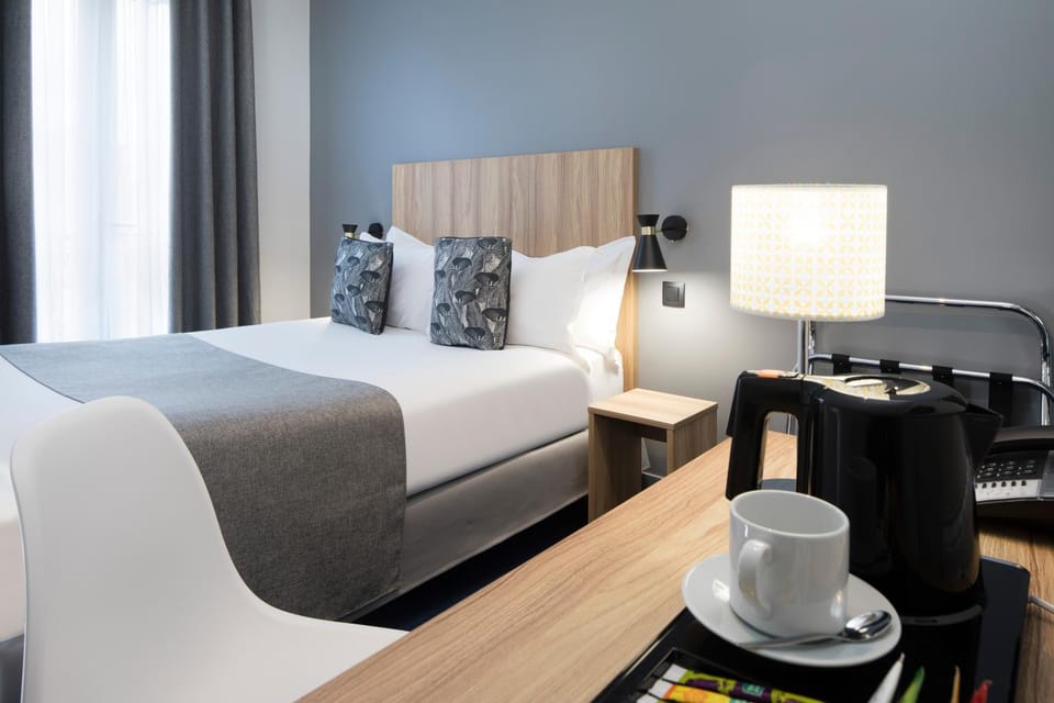 Bed, Coffee/tea facilities, Photo of the whole room, Bedroom