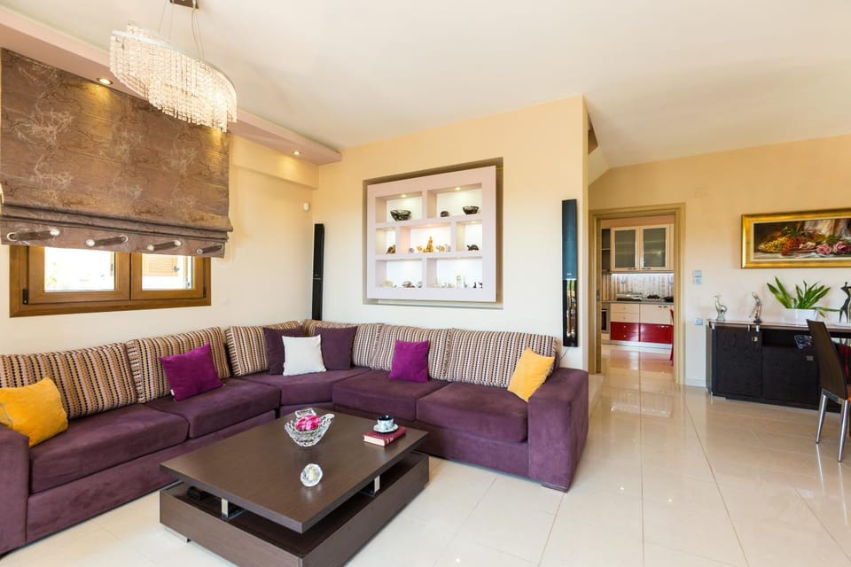 Communal lounge/ TV room, Dining area