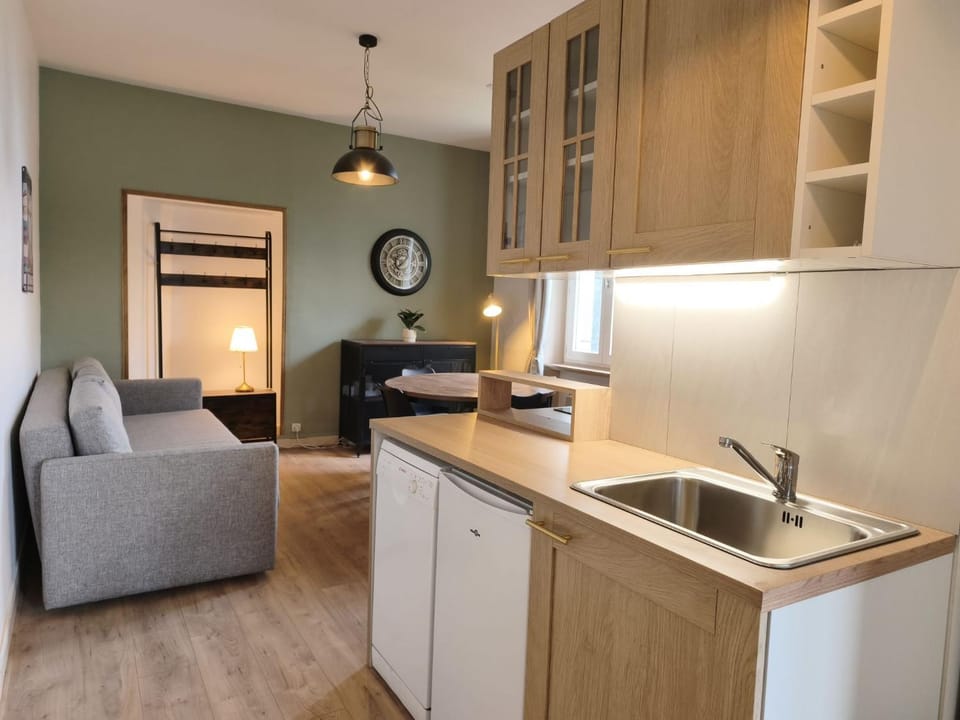 Kitchen or kitchenette