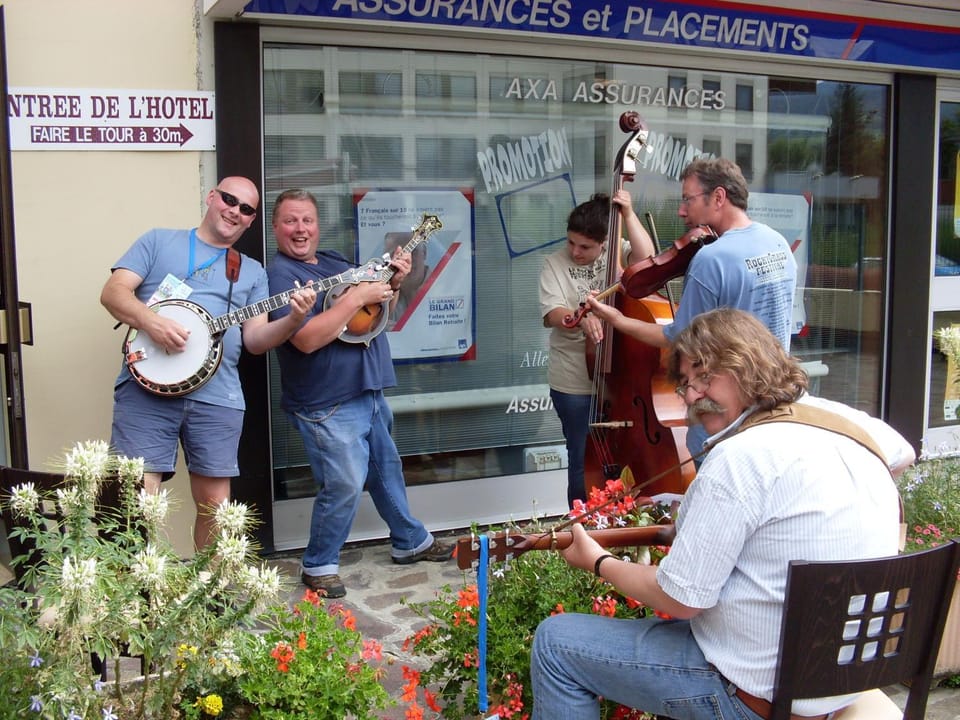 Facade/entrance, Area and facilities