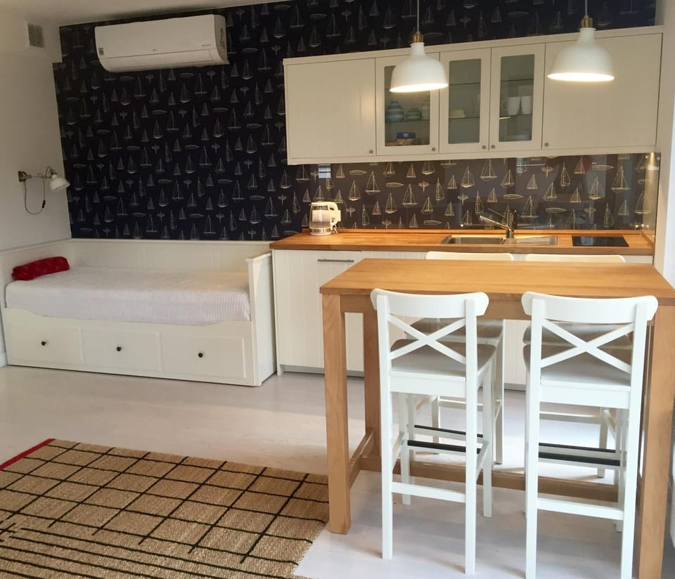 Kitchen or kitchenette, Living room