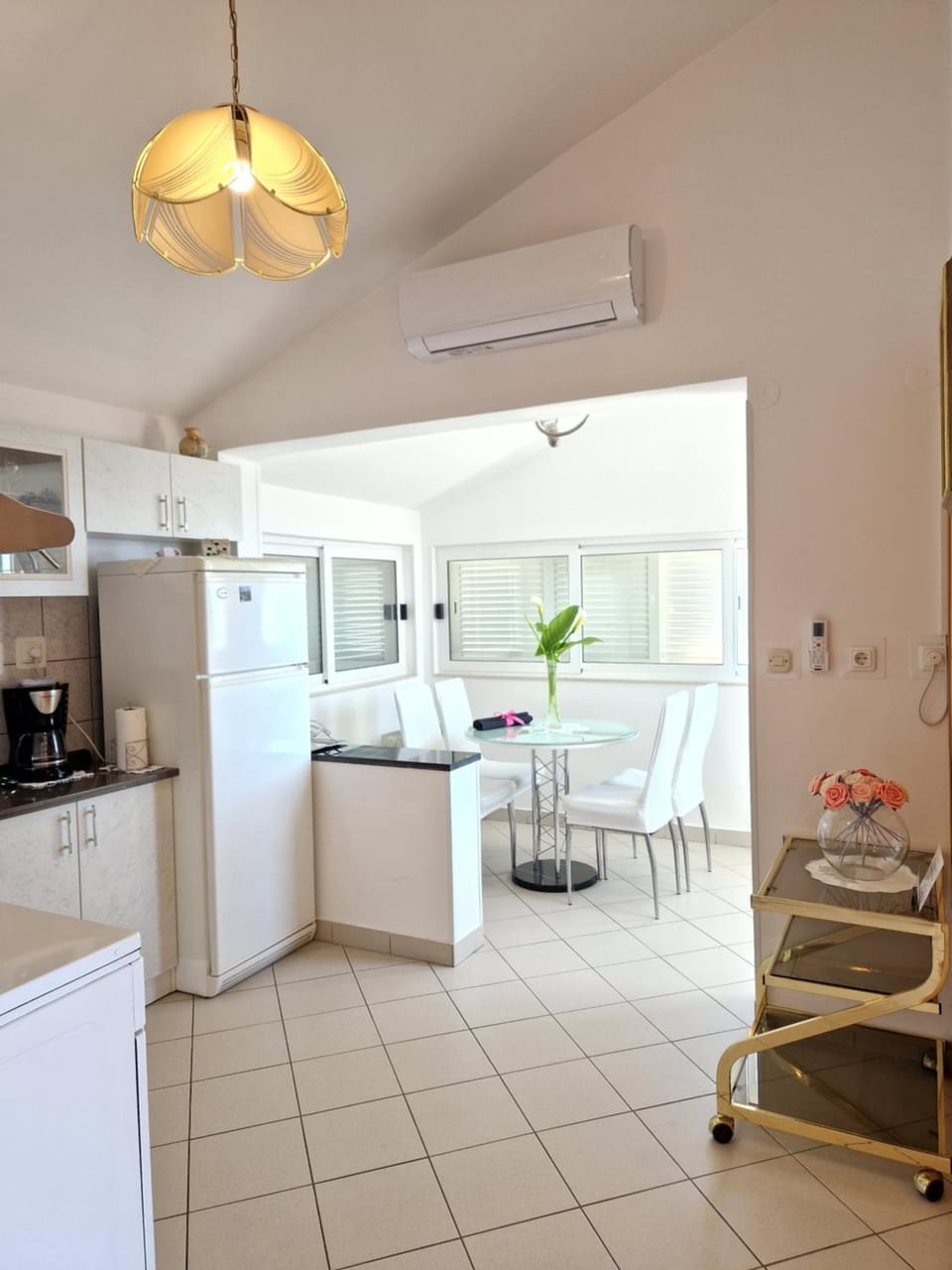Dining area, kitchen