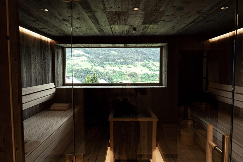 Massage, Solarium, Steam room