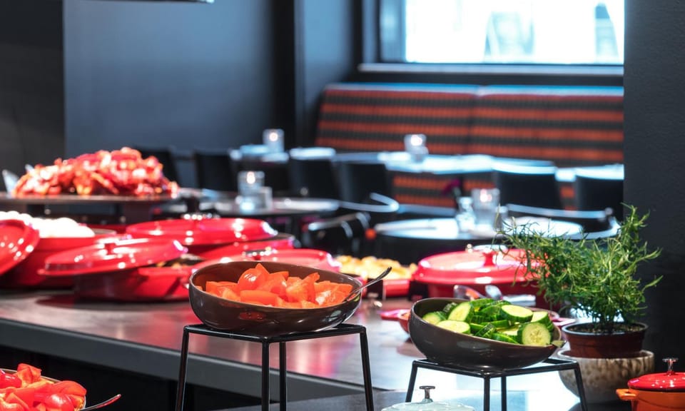 Restaurant/places to eat, Buffet breakfast