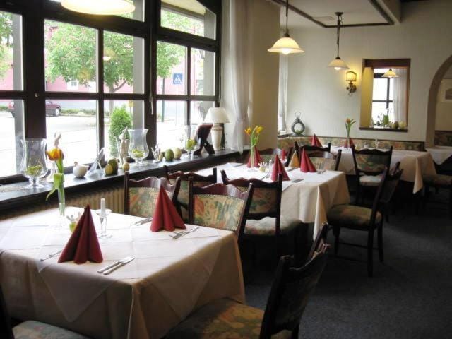 Restaurant/places to eat, Food
