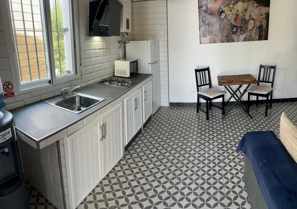 Dining area, kitchen