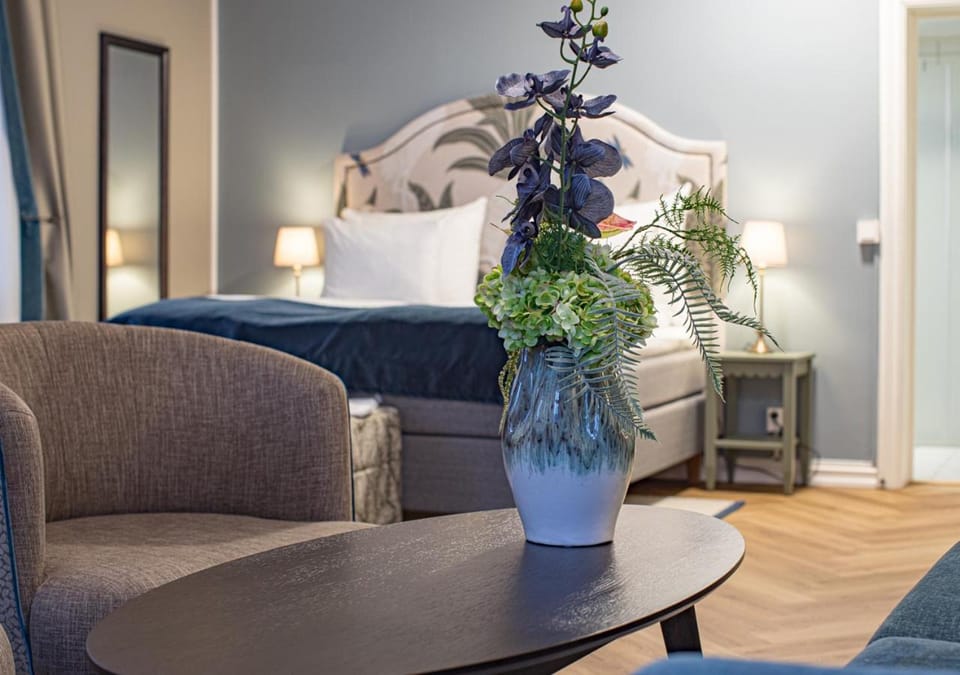 Other, Decorative detail, Seating area, Bedroom, Family, furniture