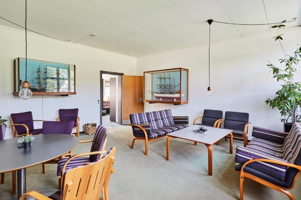 Communal lounge/ TV room