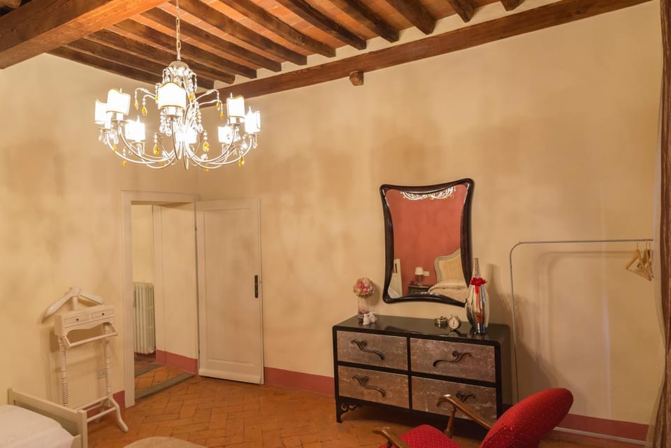 Bed, Photo of the whole room, Decorative detail, Family