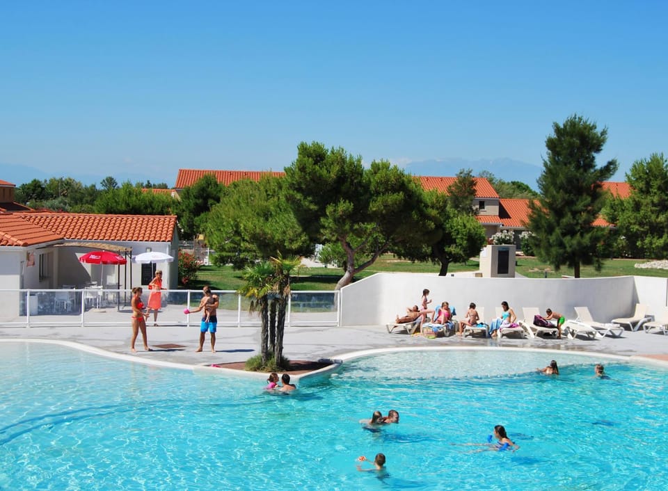 Swimming pool, Swimming pool