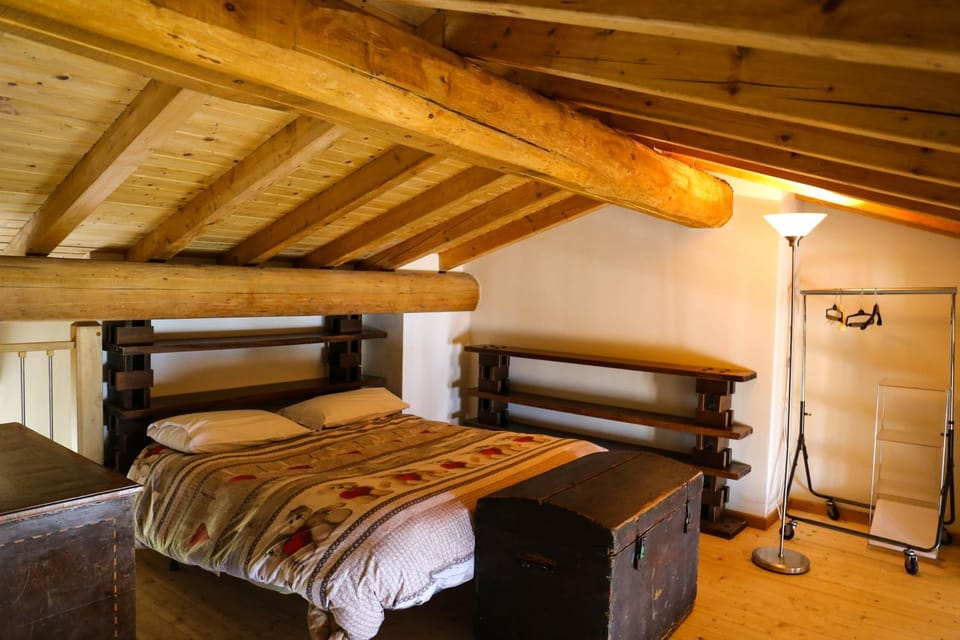 Bed, Photo of the whole room