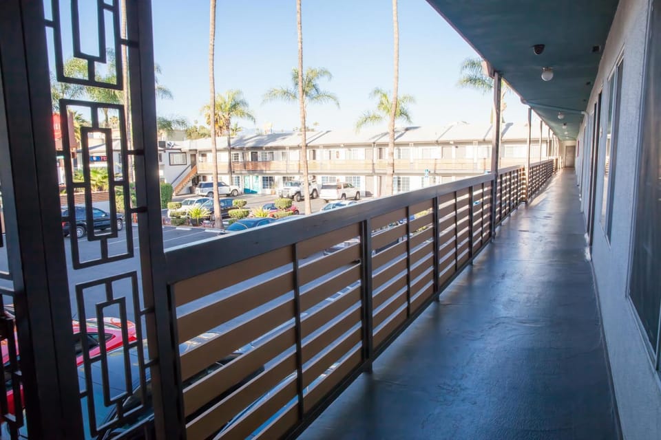 Facade/entrance, Balcony/Terrace, Parking