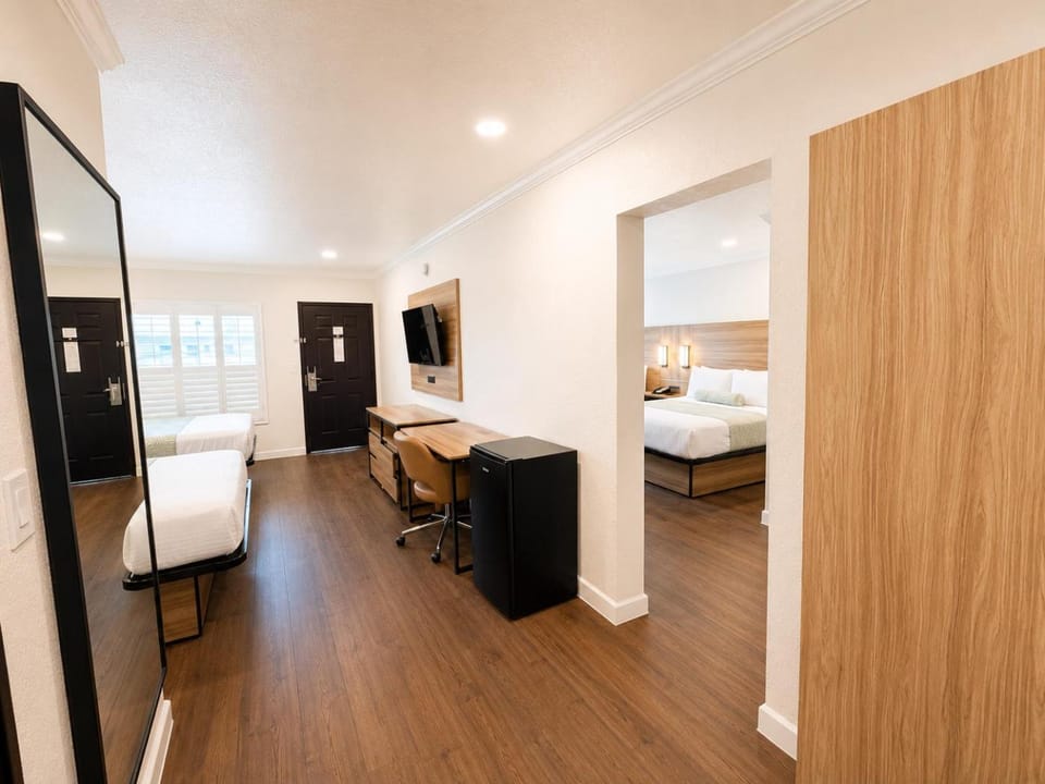 The Dixie Hollywood Hotel in Los Feliz