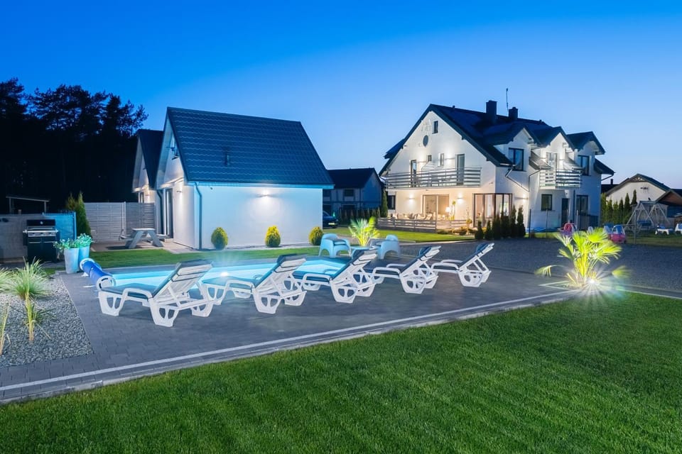 Property building, Night, Garden, Garden view, Pool view, Swimming pool, Swimming pool, sunbed