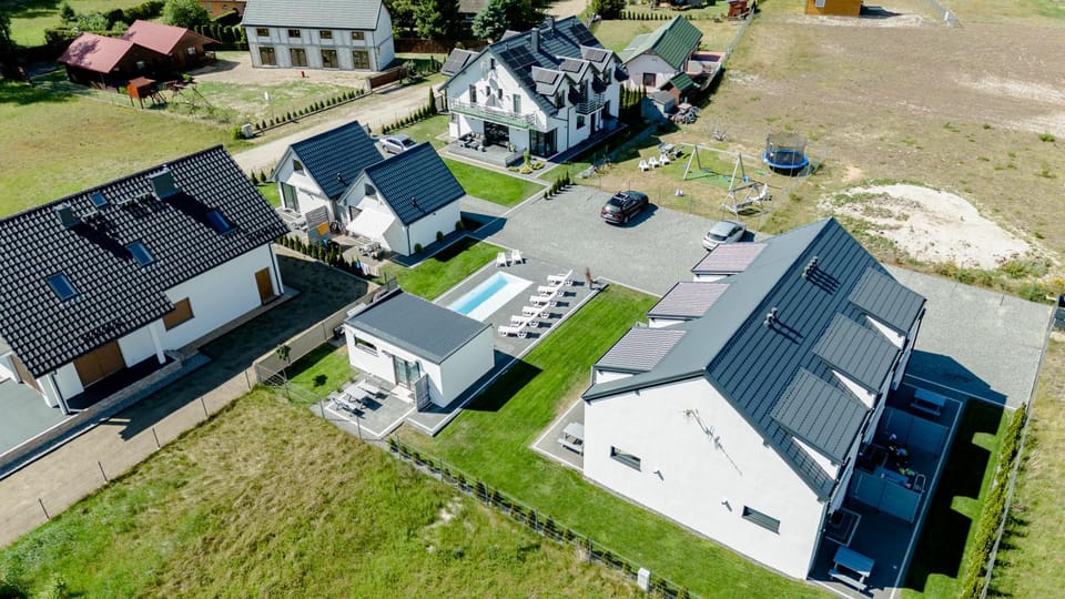 Property building, Day, Neighbourhood, Natural landscape, Bird's eye view, Location