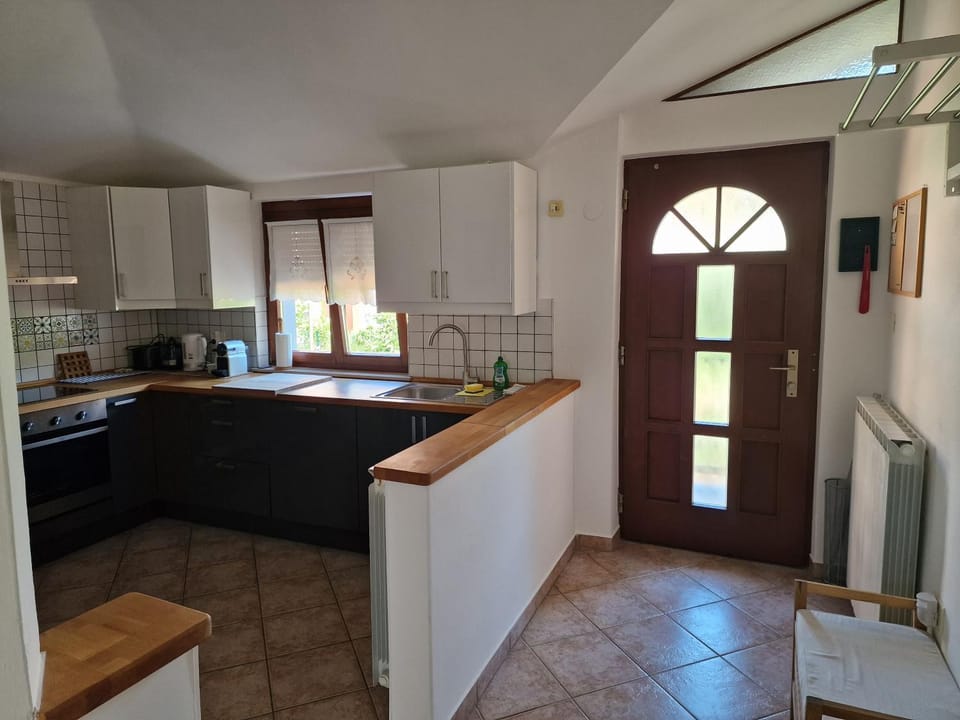 Facade/entrance, Kitchen or kitchenette, kitchen