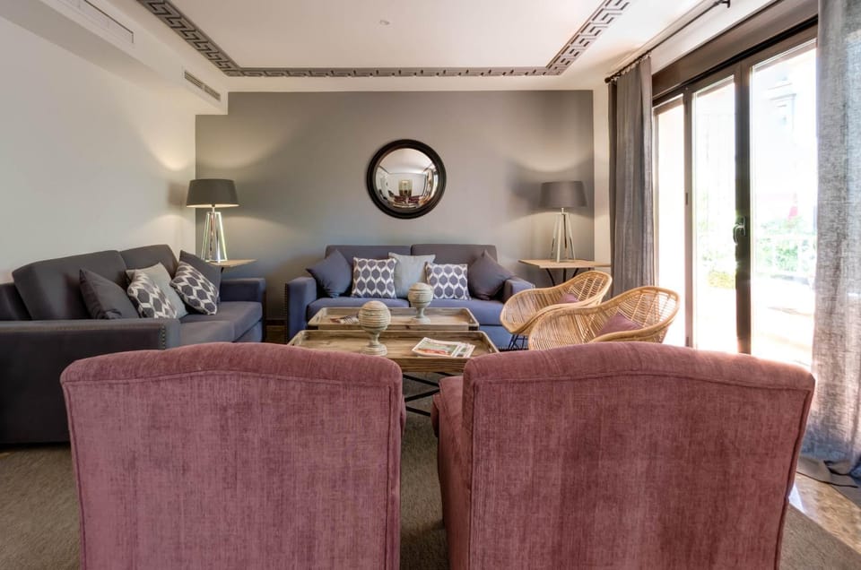 Communal lounge/ TV room, Living room