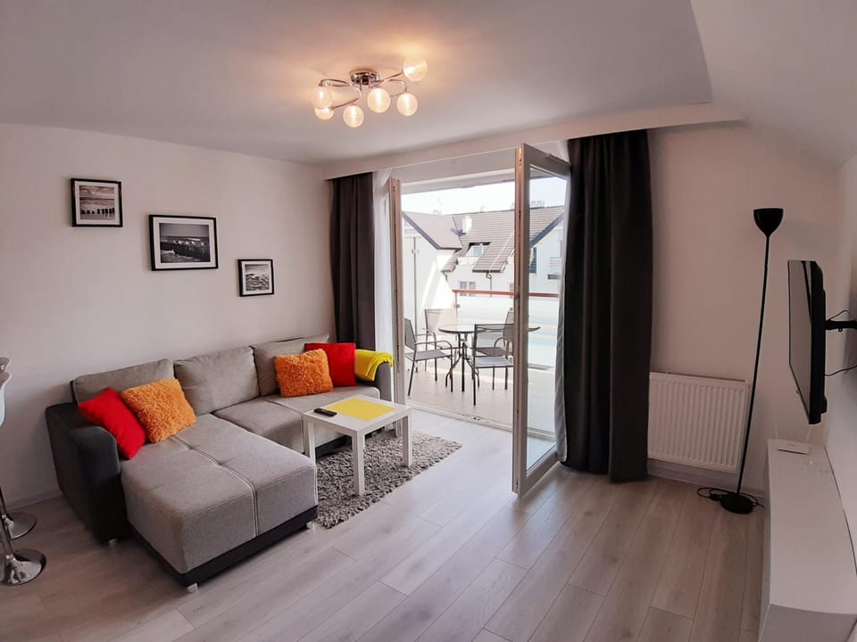 Communal lounge/ TV room, Balcony/Terrace