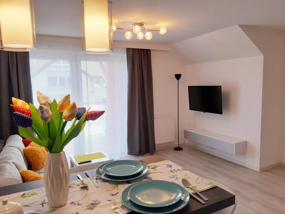 Communal lounge/ TV room, Kitchen or kitchenette, Living room