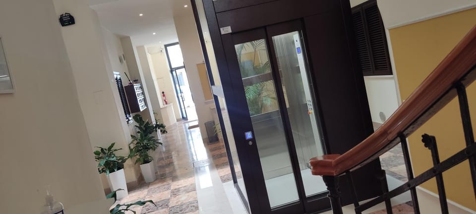 elevator, acessibility