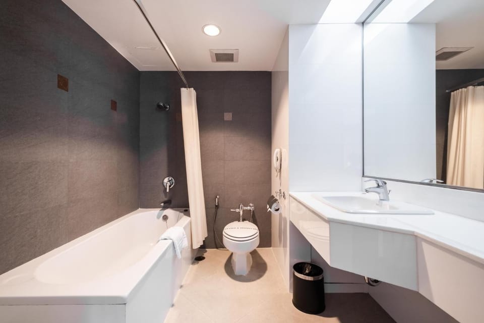 Toilet, Hot Tub, Hot Tub, Bathroom