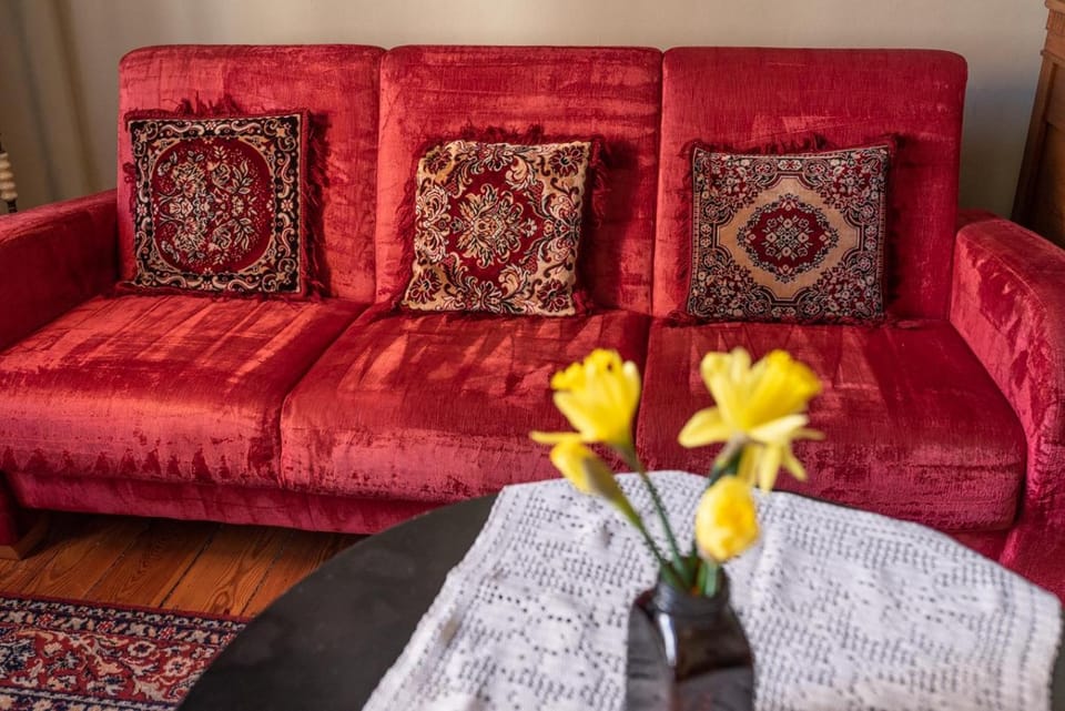 Photo of the whole room, Decorative detail, Seating area