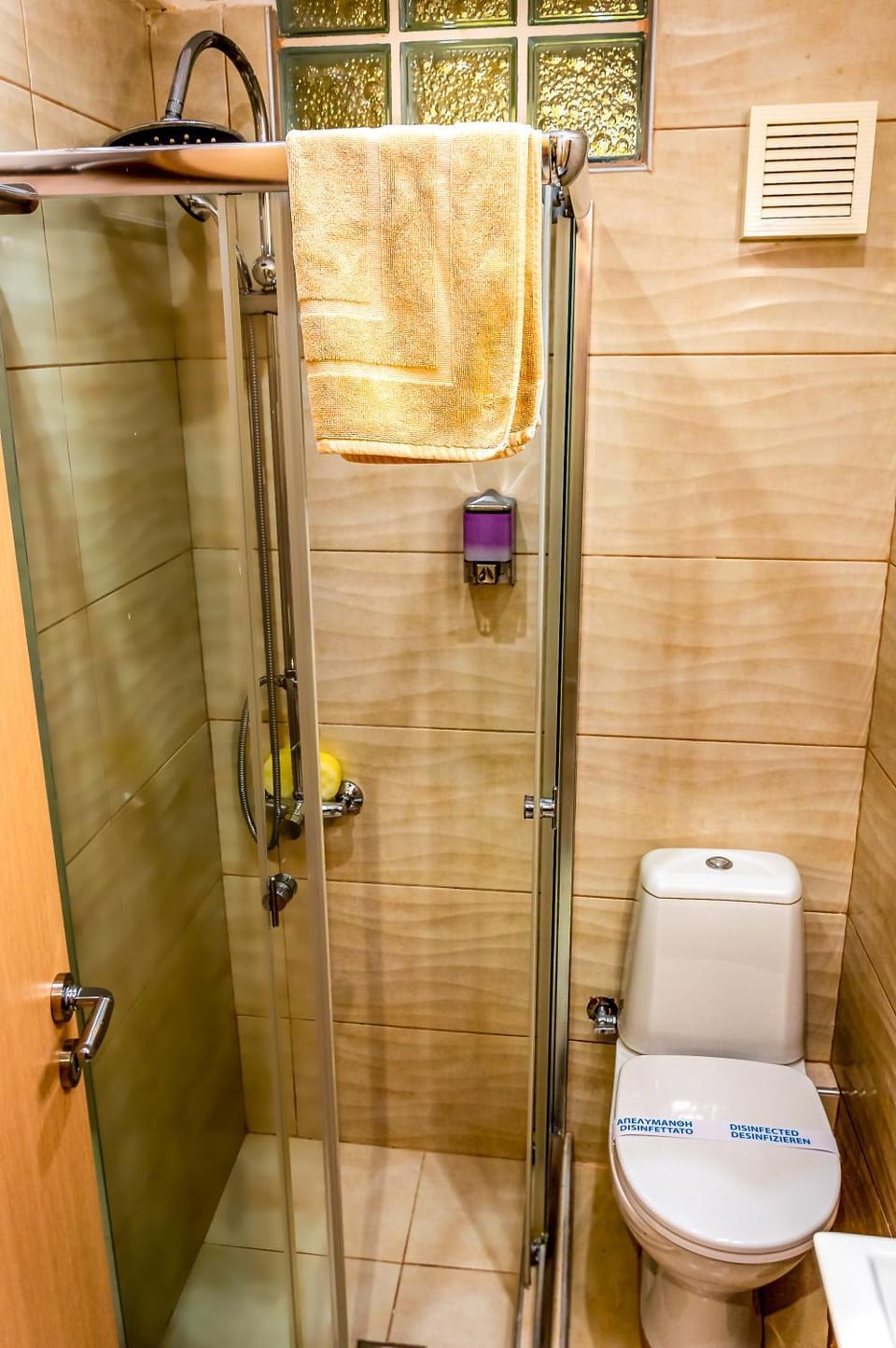 Shower, Toilet, Bathroom, towels