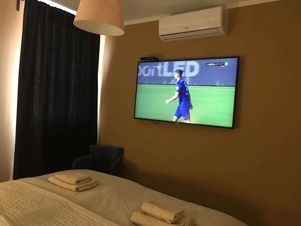 Communal lounge/ TV room, Bed