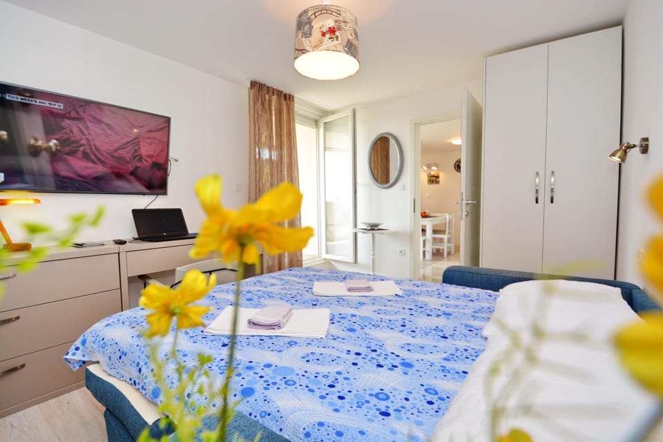 Living room, Bedroom