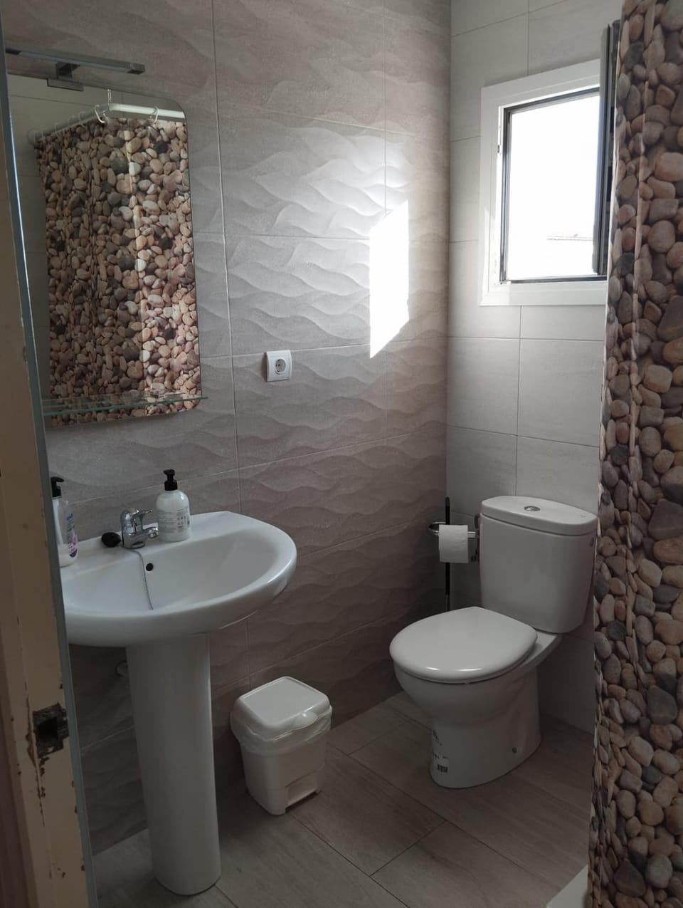 Bathroom, Animals