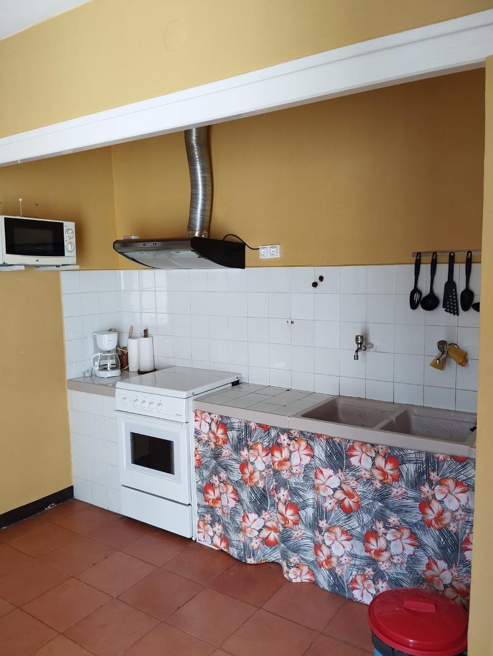 Patio, Garden, Animals, Food, Pets, Dinner, children, young children, Family, furniture, heating, pet friendly, towels, washing machine, kitchen, air conditioner