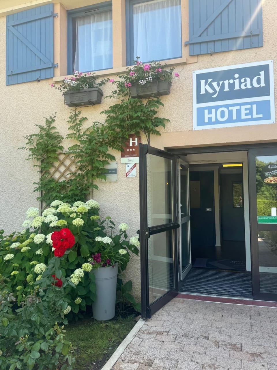 Property building, Facade/entrance, Day