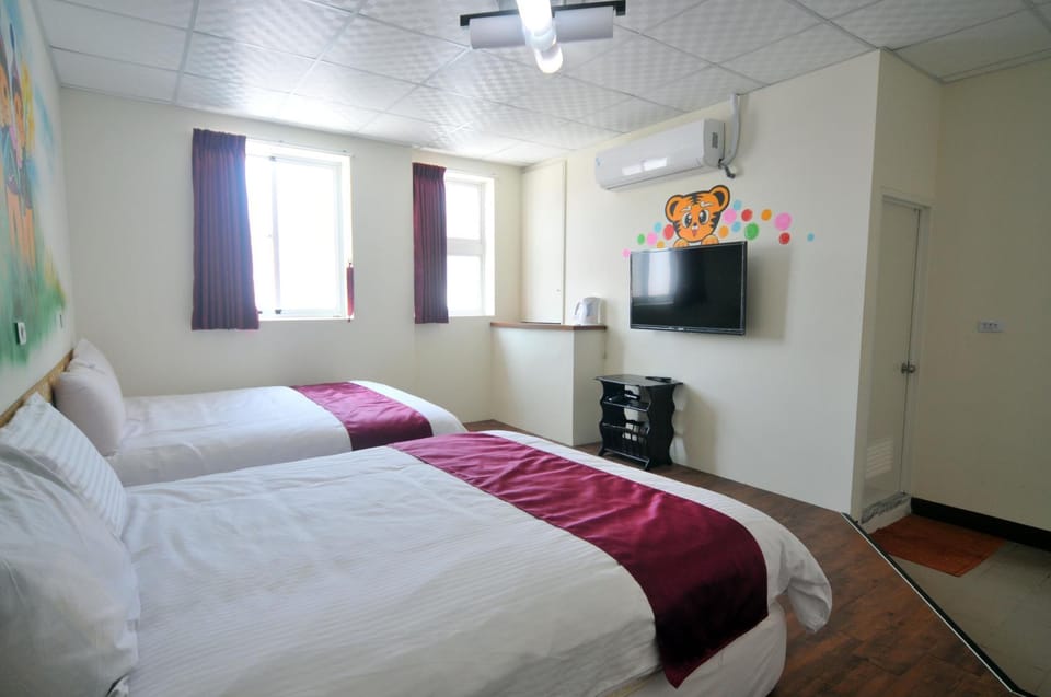Photo of the whole room, Bedroom