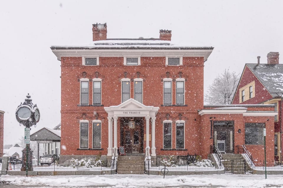 Property building, Facade/entrance, Winter