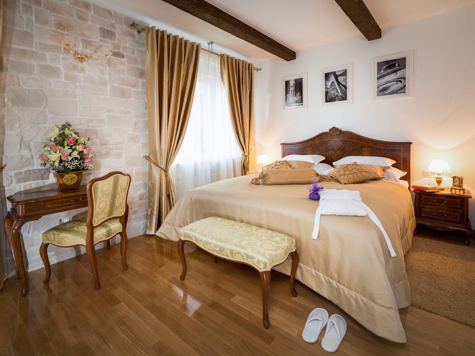 Opera Heritage Rooms Bed and Breakfast in Split