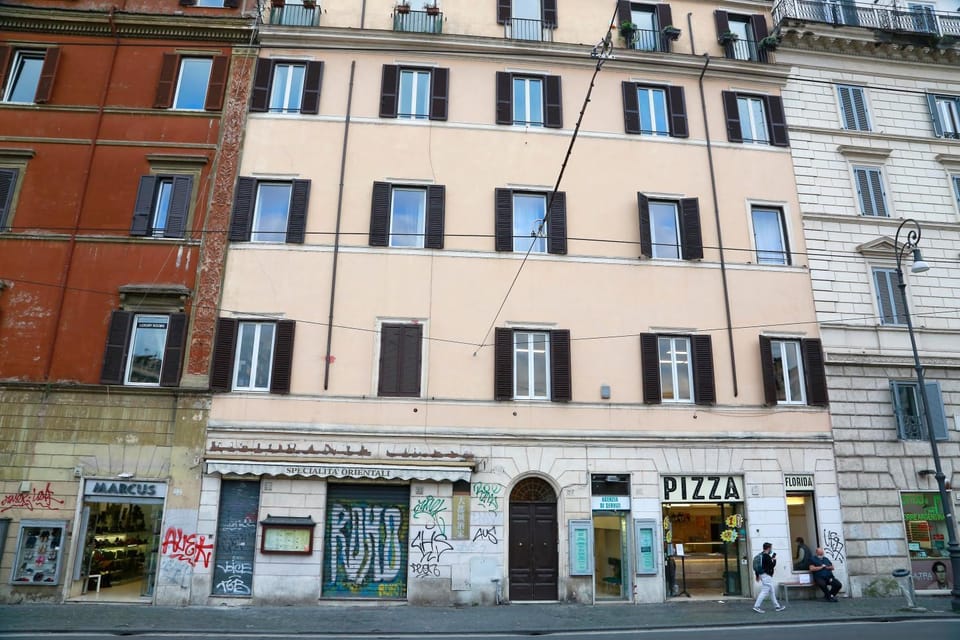 Facade/entrance