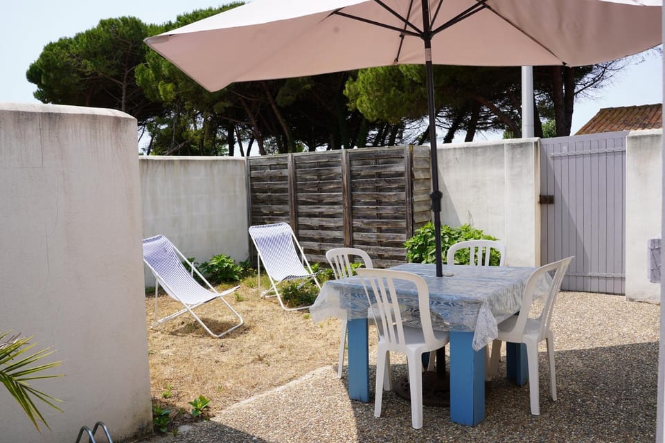 Patio, Day, Garden, Garden view