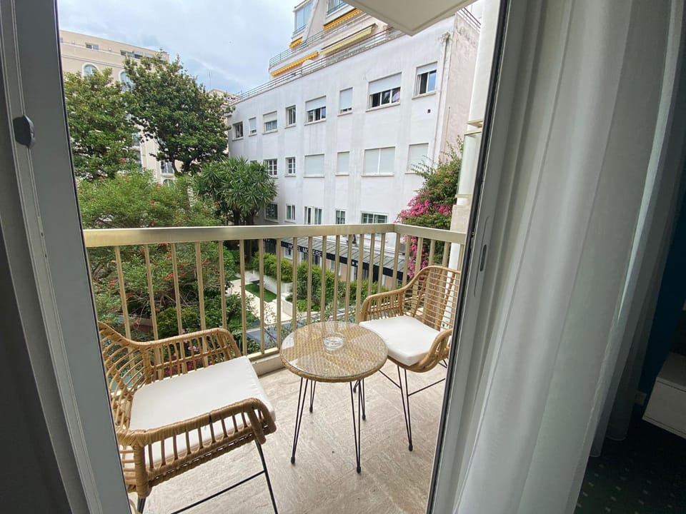 Balcony/Terrace, Garden view