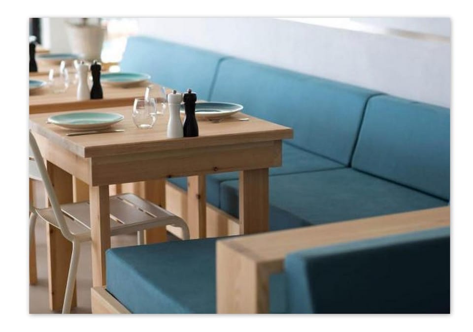 Restaurant/places to eat, Food, Swimming pool, Swimming pool, Drinks, Alcoholic drinks, Non alcoholic drinks