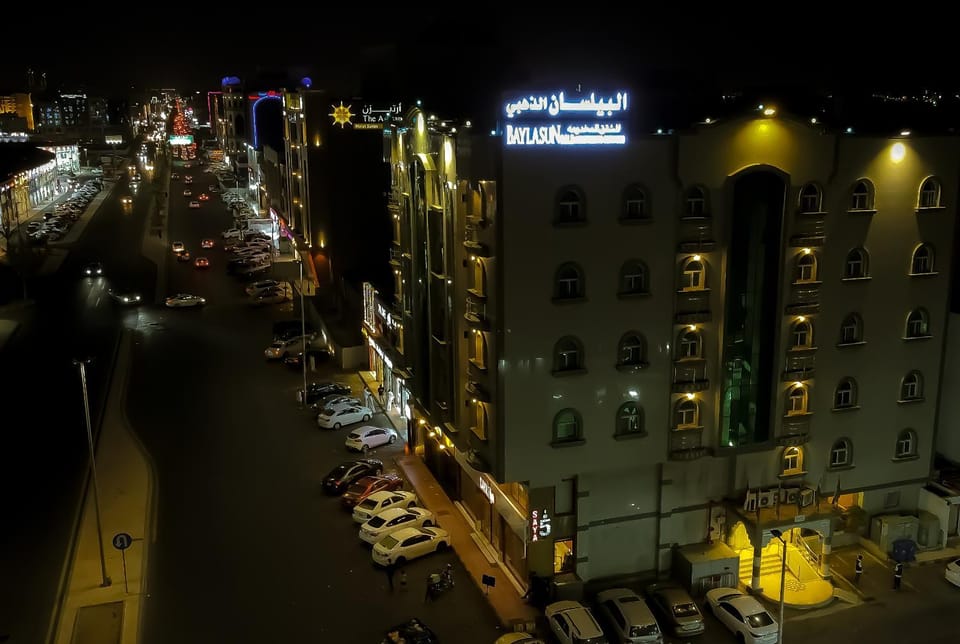 Property building, Neighbourhood, City view, Street view, Location