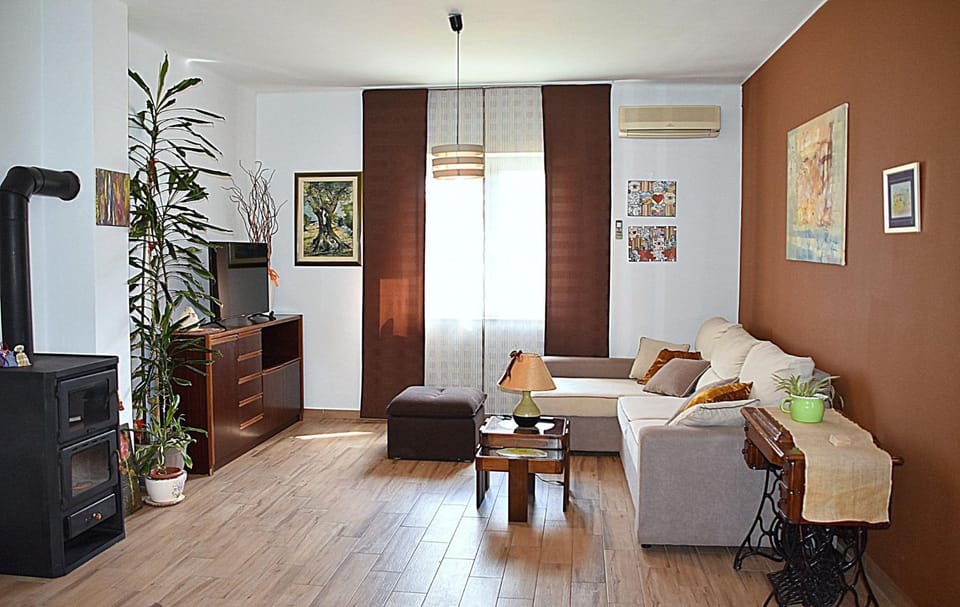 TV and multimedia, Living room, air conditioner