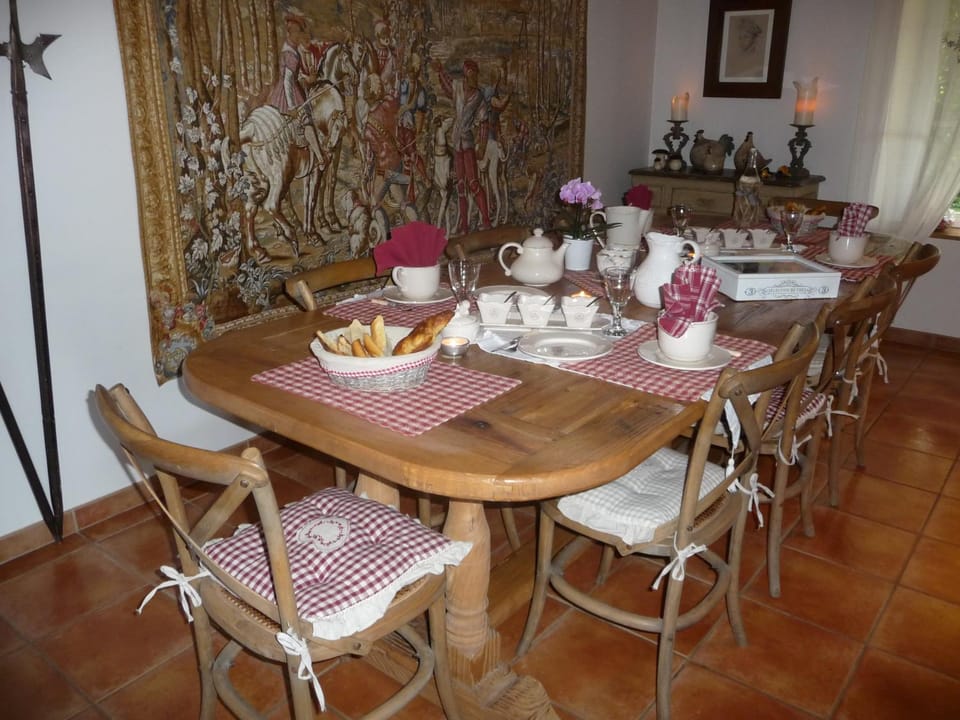 Dining area, Continental breakfast